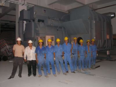 设备安装团队合影